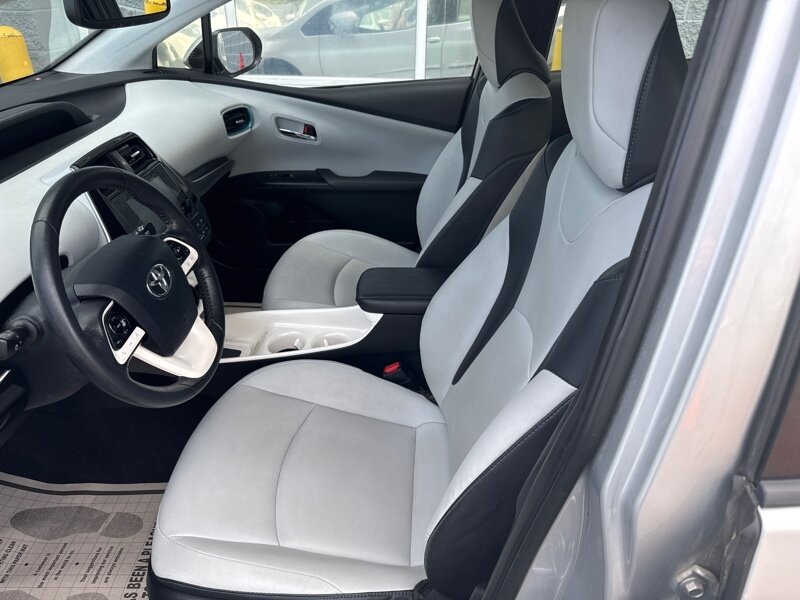 2016 Toyota Prius Two Eco - Photo 7 - Lynwood, IL 60411