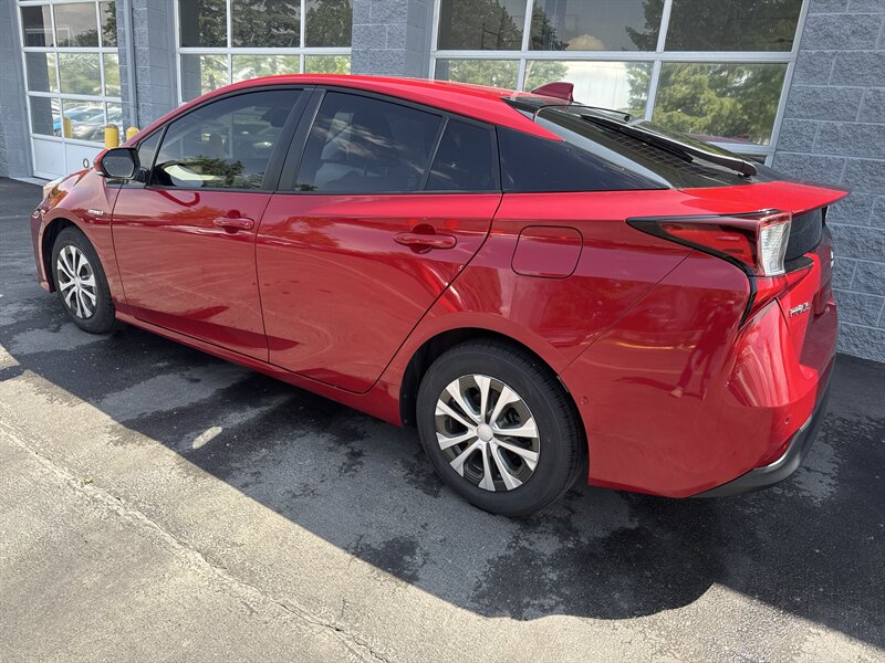 2020 Toyota Prius L Eco   - Photo 4 - Lynwood, IL 60411