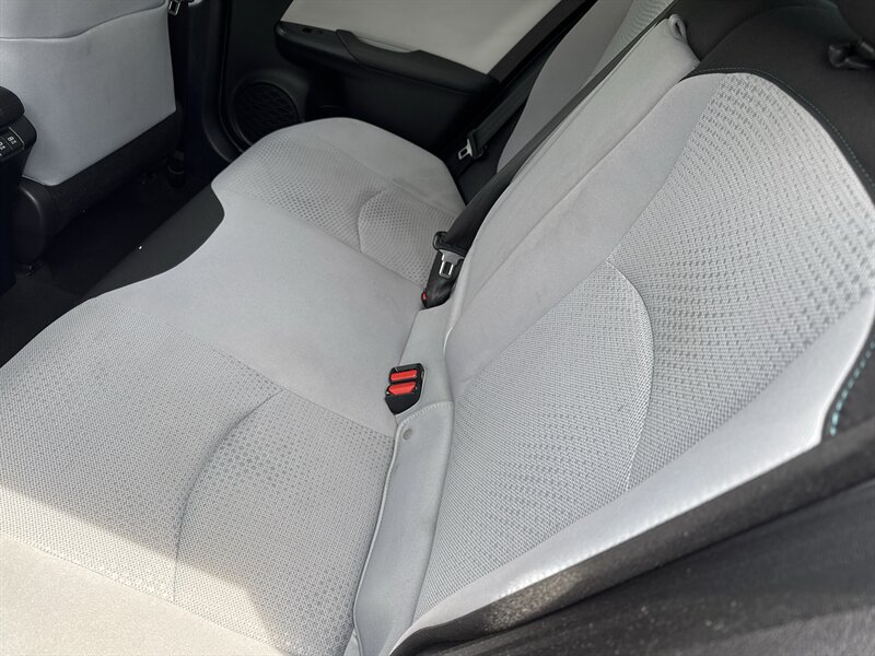 2020 Toyota Prius L Eco   - Photo 10 - Lynwood, IL 60411