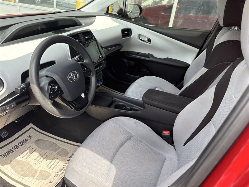 2020 Toyota Prius L Eco   - Photo 7 - Lynwood, IL 60411