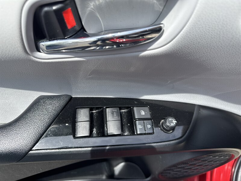 2020 Toyota Prius L Eco   - Photo 9 - Lynwood, IL 60411