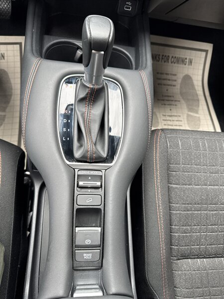 2025 Honda HR-V Sport   - Photo 15 - Lynwood, IL 60411