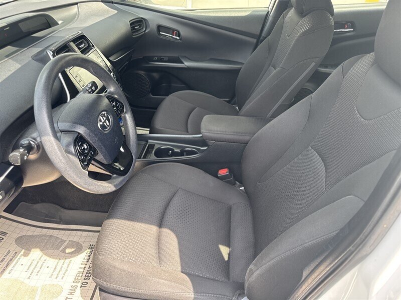 2020 Toyota Prius L Eco - Photo 6 - Lynwood, IL 60411