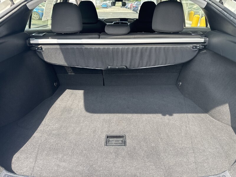 2020 Toyota Prius L Eco   - Photo 10 - Lynwood, IL 60411