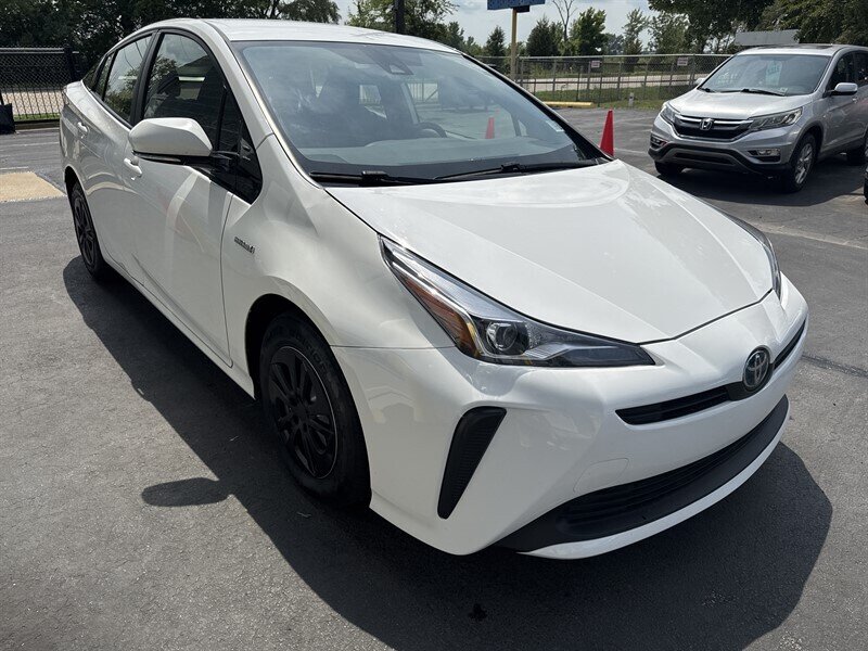 2020 Toyota Prius L Eco - Photo 0 - Lynwood, IL 60411