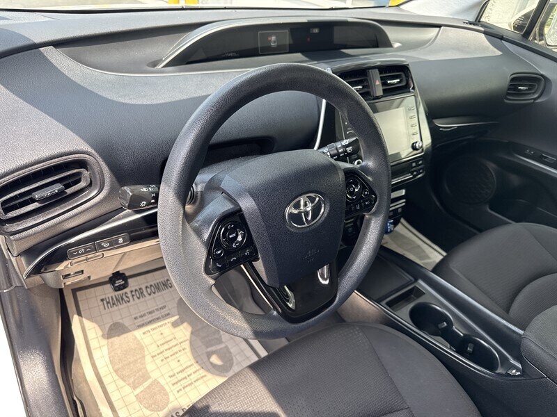 2020 Toyota Prius L Eco - Photo 7 - Lynwood, IL 60411