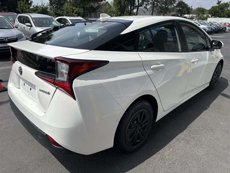 2020 Toyota Prius L Eco - Photo 5 - Lynwood, IL 60411