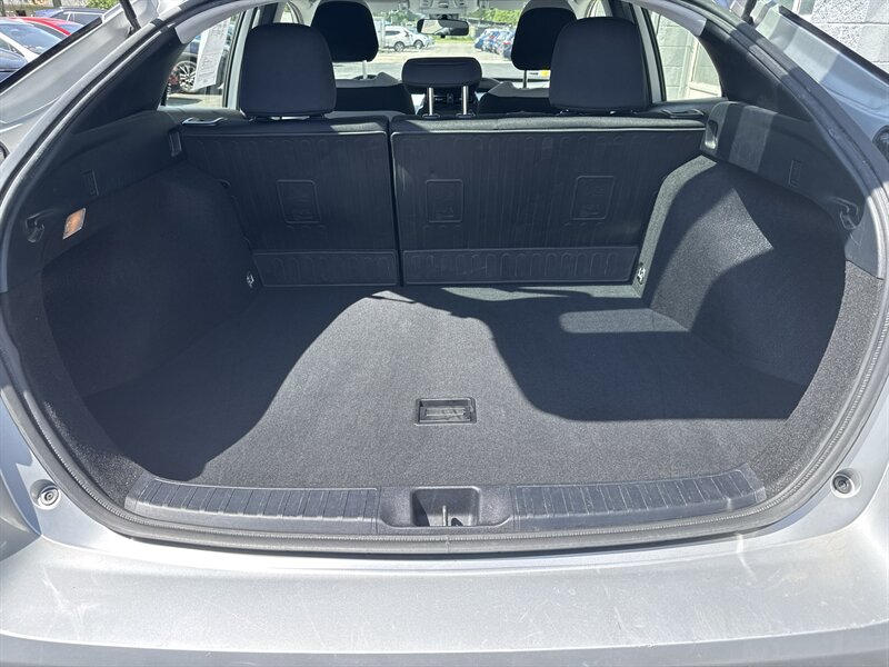 2020 Toyota Prius LE AWD-e   - Photo 11 - Lynwood, IL 60411