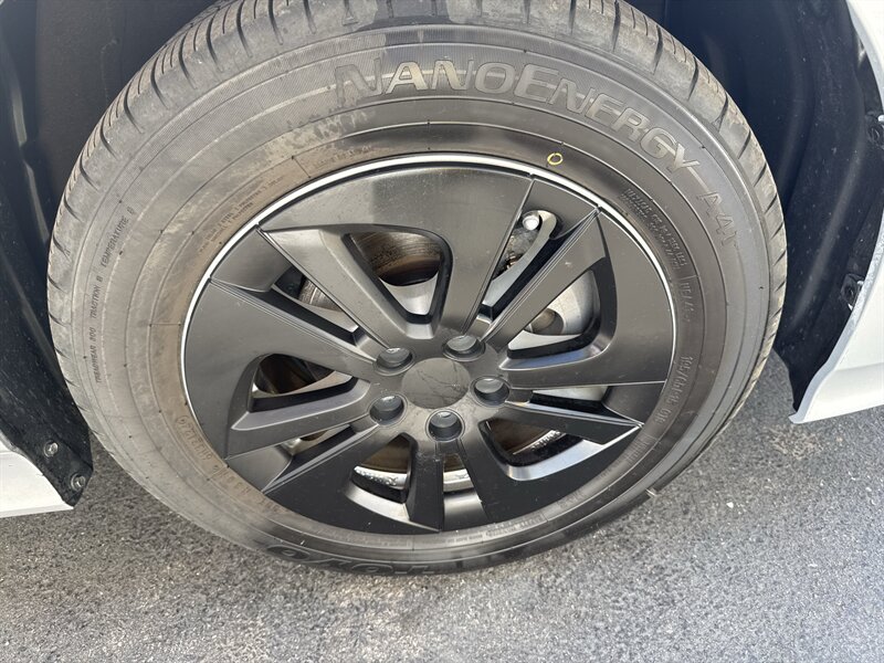 2020 Toyota Prius LE AWD-e   - Photo 12 - Lynwood, IL 60411
