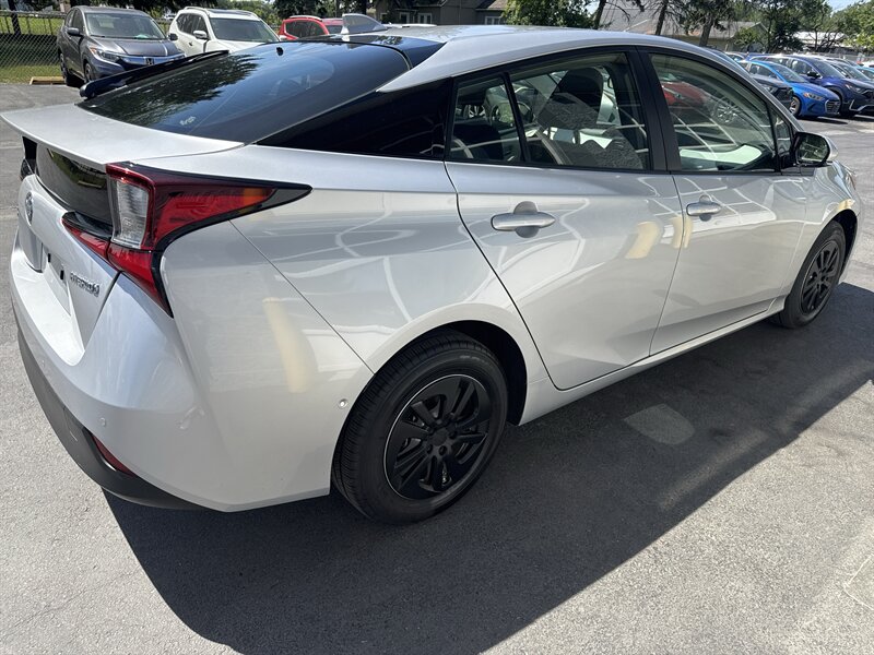 2020 Toyota Prius LE AWD-e   - Photo 6 - Lynwood, IL 60411