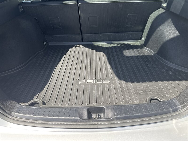 2020 Toyota Prius LE AWD-e   - Photo 13 - Lynwood, IL 60411