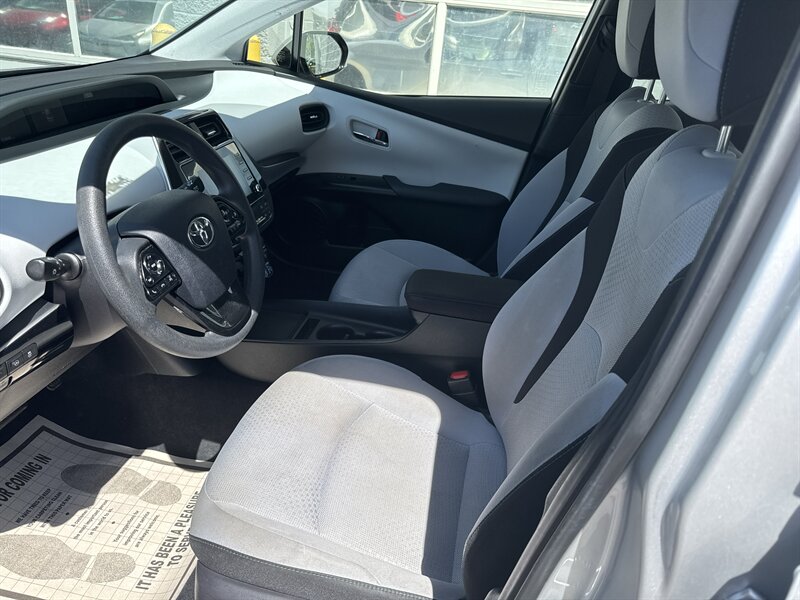 2020 Toyota Prius LE AWD-e   - Photo 7 - Lynwood, IL 60411