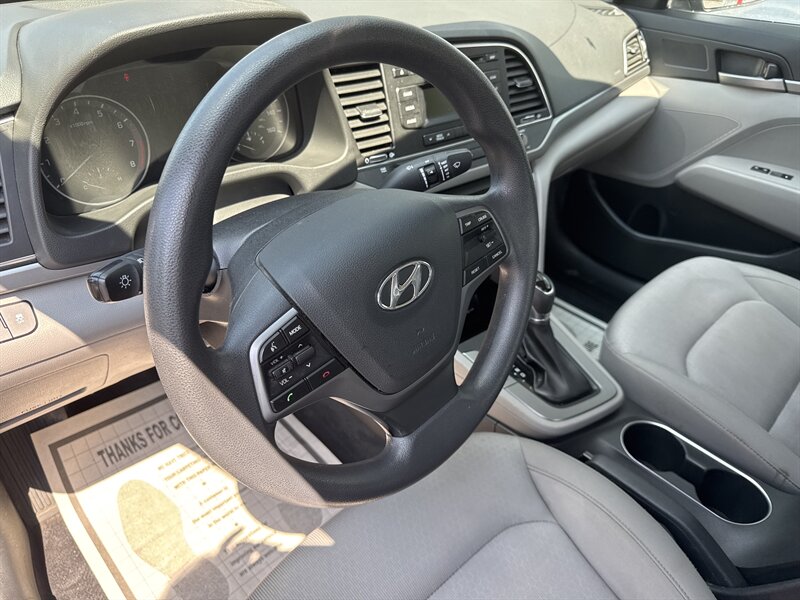 2018 Hyundai ELANTRA SE   - Photo 8 - Lynwood, IL 60411