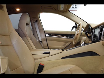 2011 Porsche Panamera 4   - Photo 39 - Rancho Cordova, CA 95742