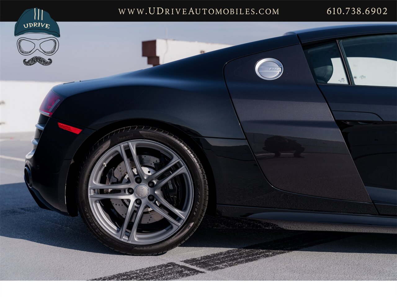 2011 Audi R8 5.2L V10 6 Speed Manual Red Stitching  Service History - Photo 18 - West Chester, PA 19382