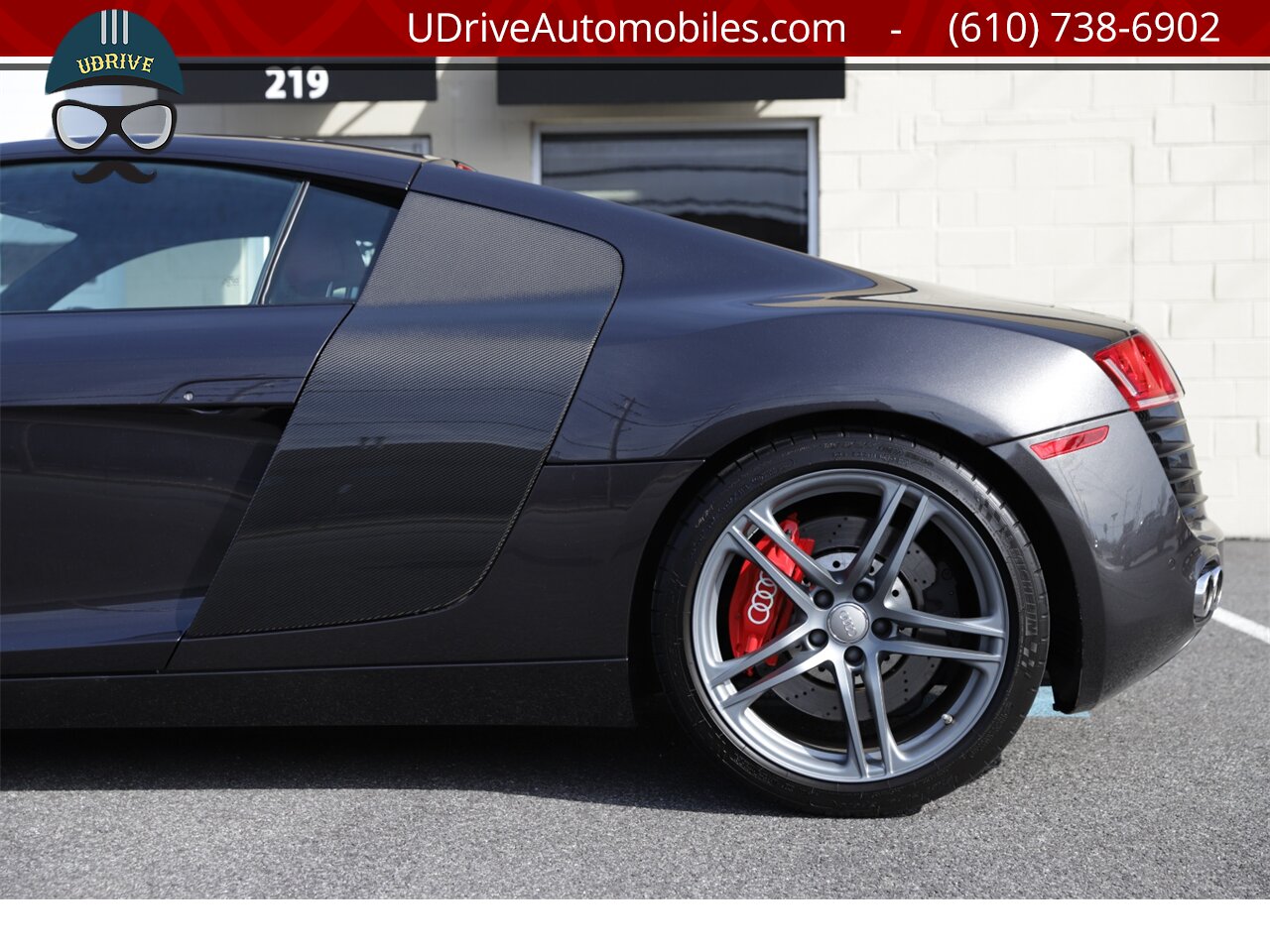 2012 Audi R8 R8 6 Speed 1 Owner LED Carbon Fiber Blades  Conv Pkg Lthr Pkg - Photo 20 - West Chester, PA 19382