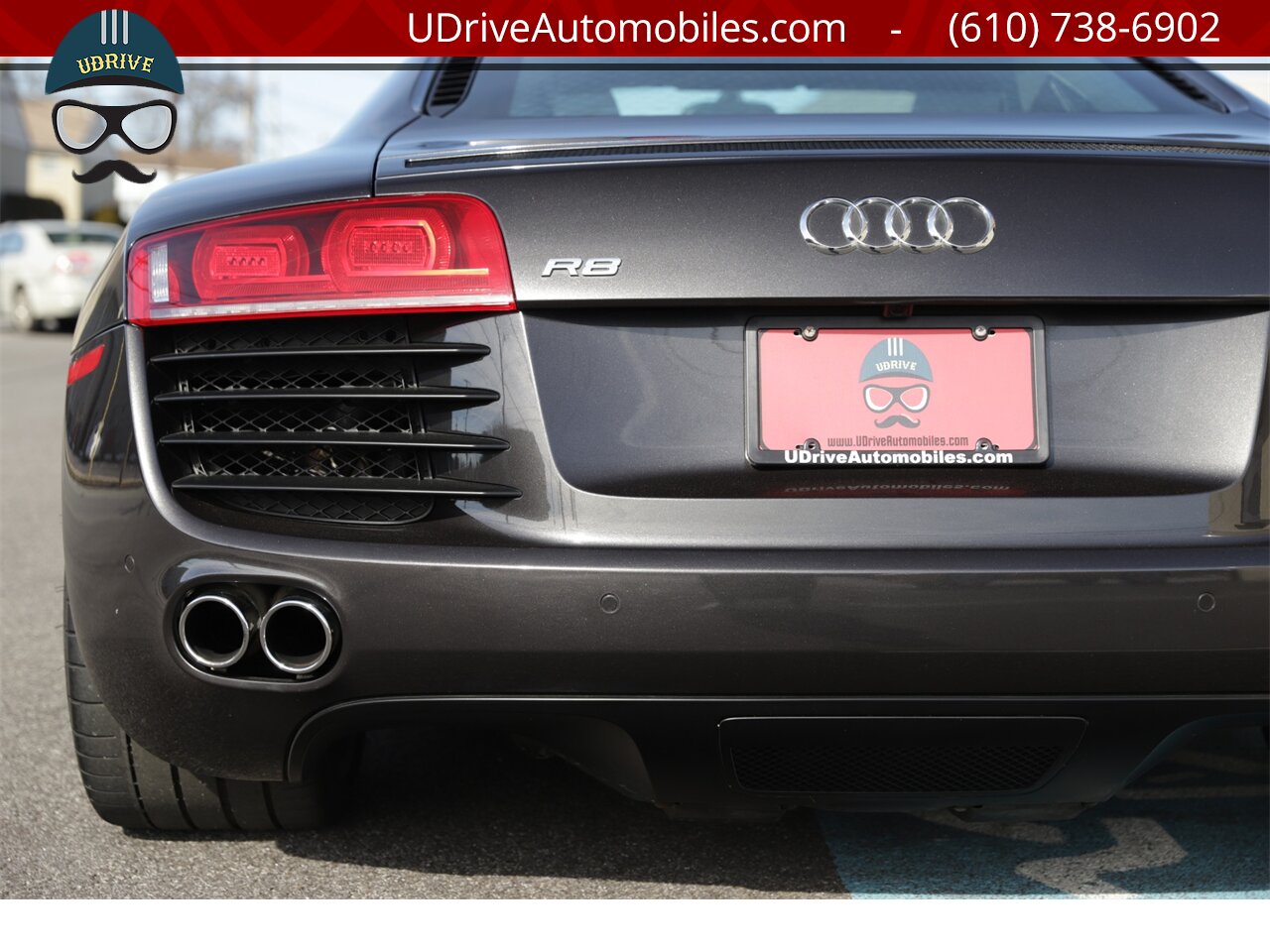 2012 Audi R8 R8 6 Speed 1 Owner LED Carbon Fiber Blades  Conv Pkg Lthr Pkg - Photo 18 - West Chester, PA 19382