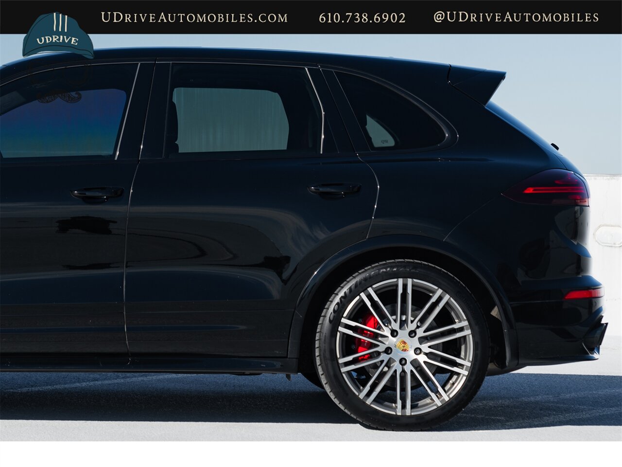 2016 Porsche Cayenne GTS 21in Whls Sport Chrono Red Dial Alcantara Red Belts Pano - Photo 26 - West Chester, PA 19382