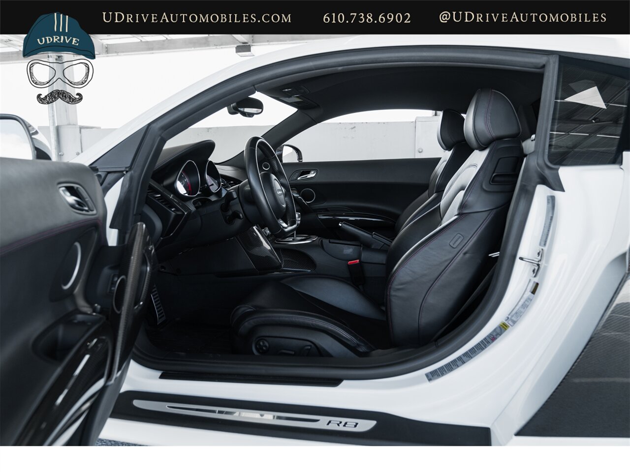 2012 Audi R8 5.2 quattro  V10 6 Speed Manual Red Stitching - Photo 27 - West Chester, PA 19382