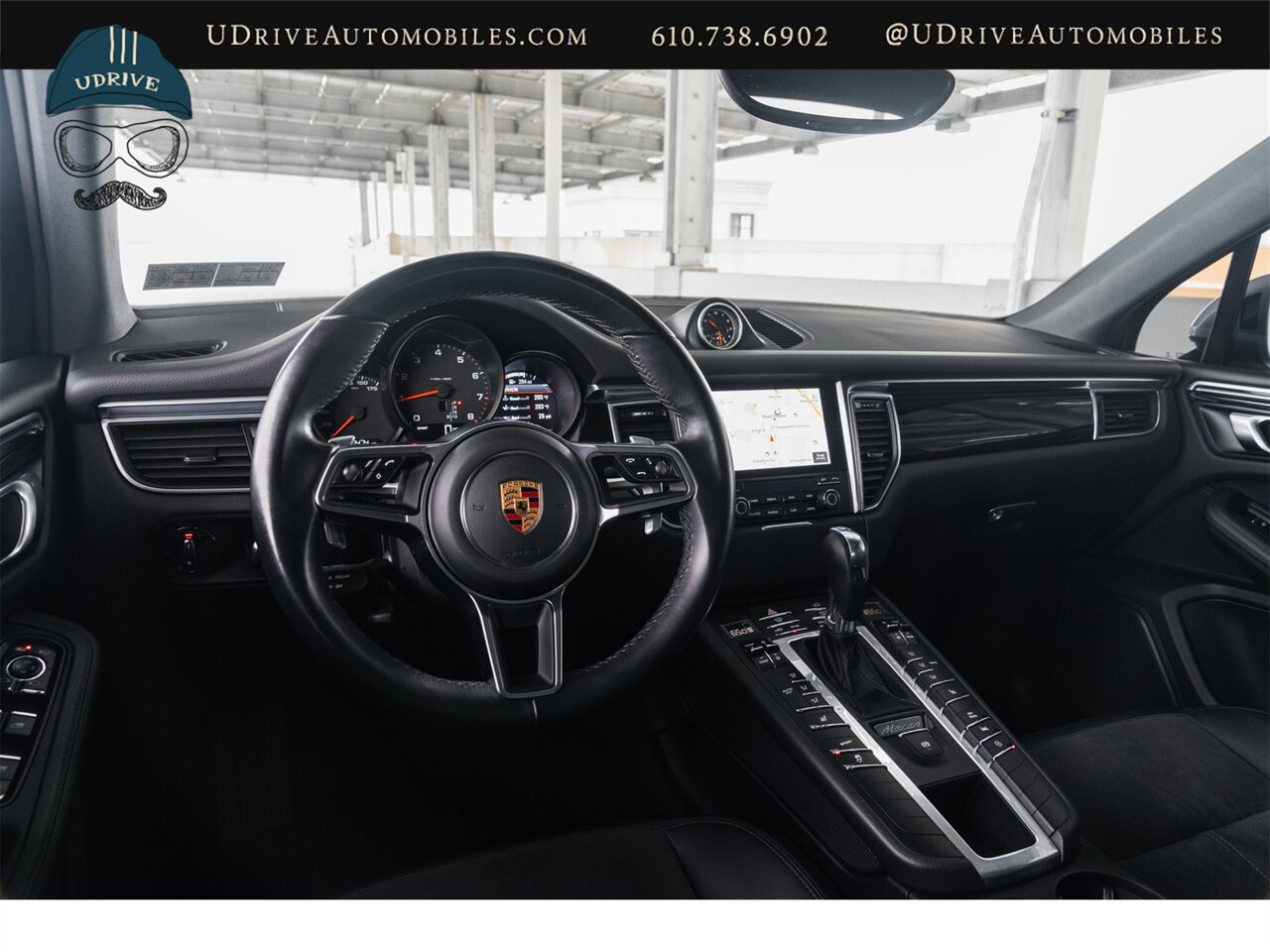 2018 Porsche Macan  Panoramic Roof Porsche Entry and Drive Lane Change Assist Power Seats - Photo 5 - West Chester, PA 19382