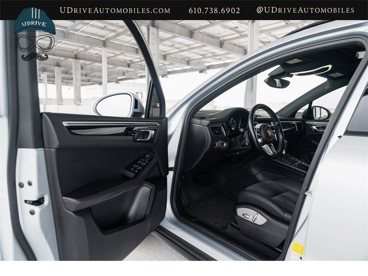 2018 Porsche Macan  Panoramic Roof Porsche Entry and Drive Lane Change Assist Power Seats - Photo 27 - West Chester, PA 19382