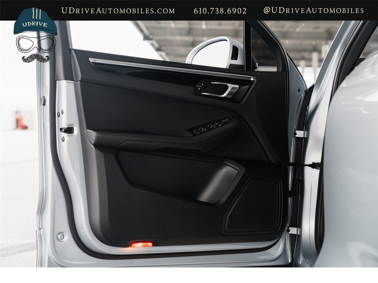 2018 Porsche Macan  Panoramic Roof Porsche Entry and Drive Lane Change Assist Power Seats - Photo 26 - West Chester, PA 19382