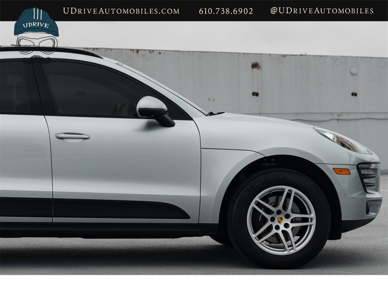 2018 Porsche Macan  Panoramic Roof Porsche Entry and Drive Lane Change Assist Power Seats - Photo 17 - West Chester, PA 19382