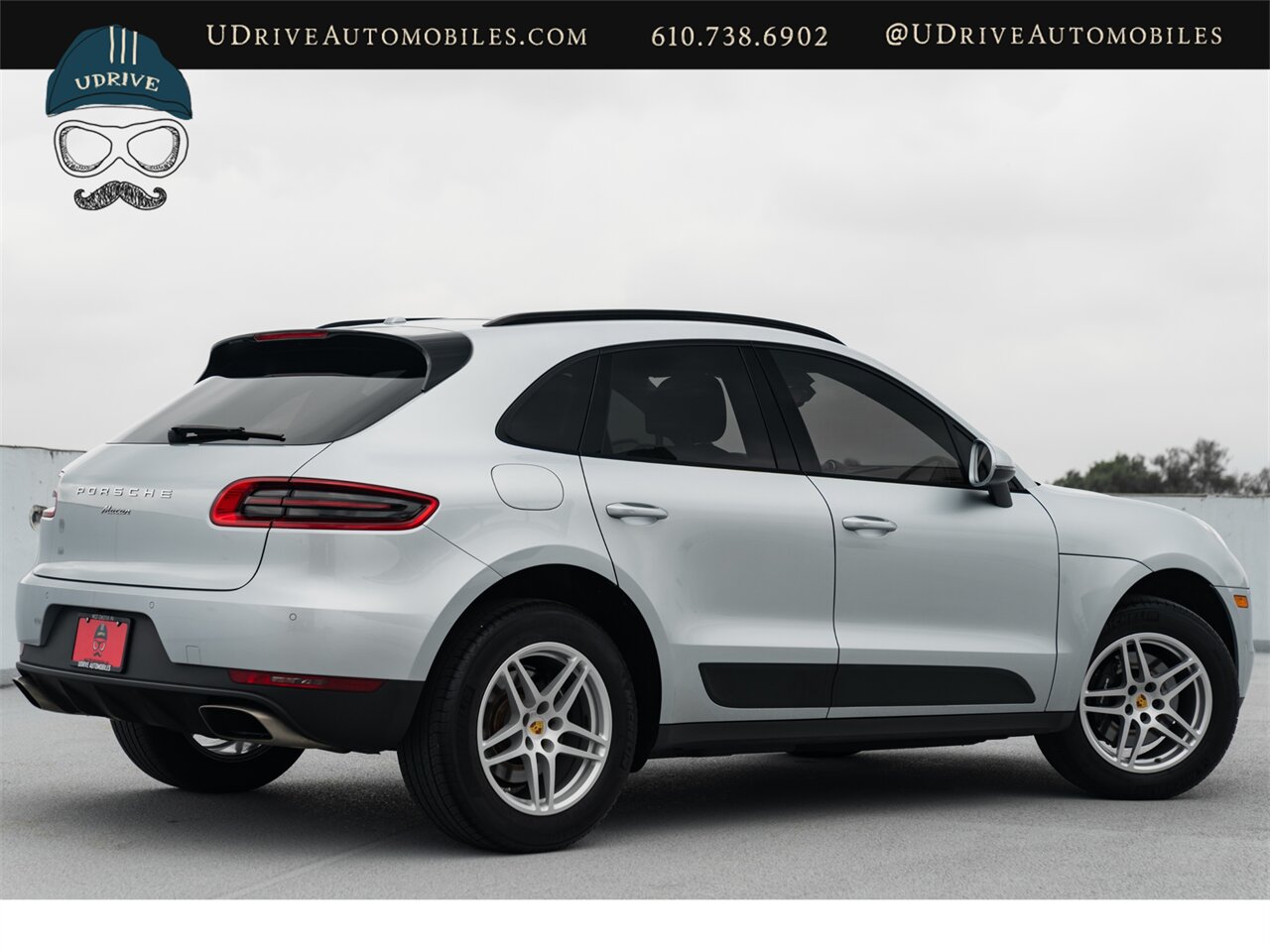 2018 Porsche Macan  Panoramic Roof Porsche Entry and Drive Lane Change Assist Power Seats - Photo 2 - West Chester, PA 19382