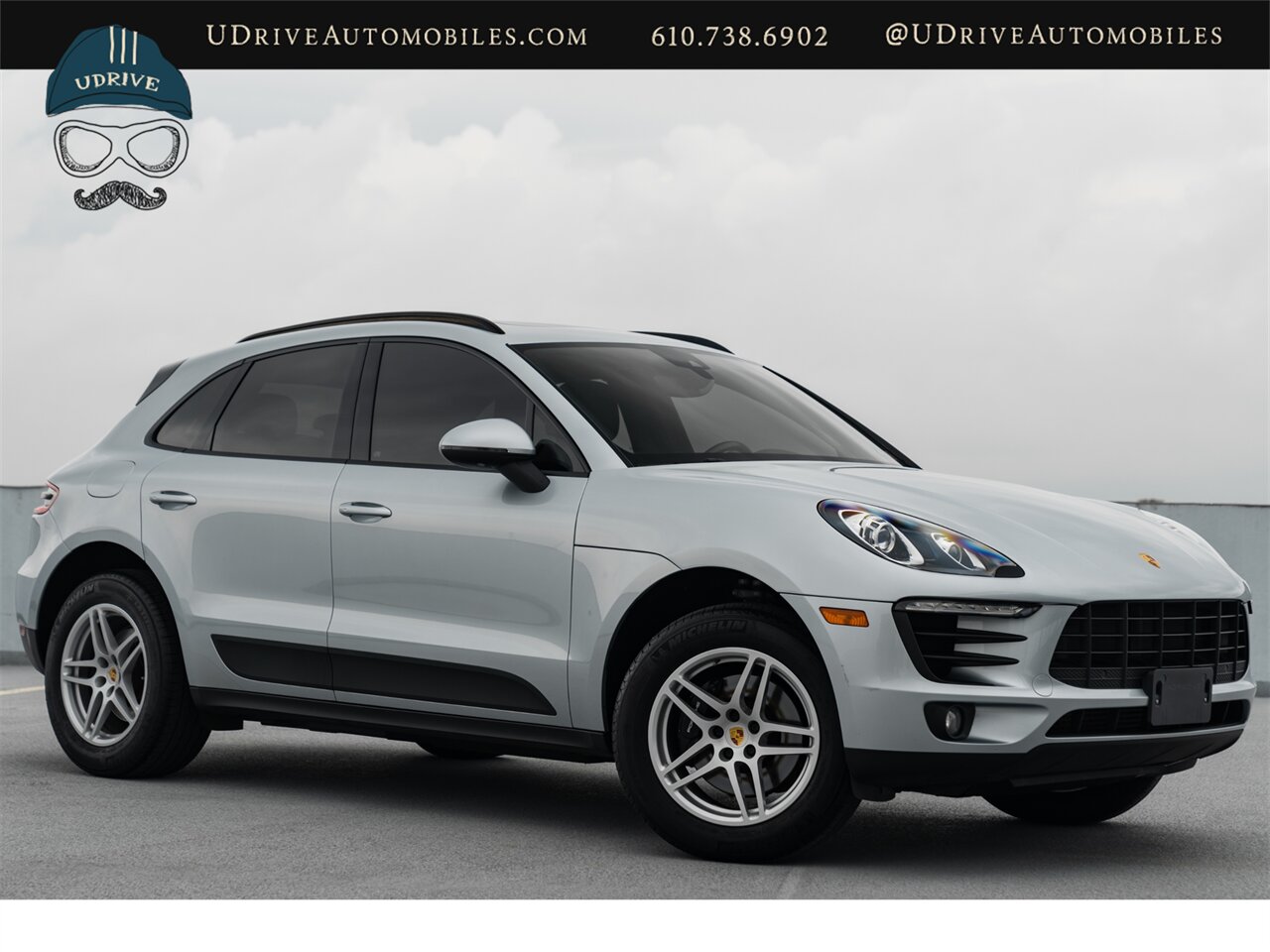 2018 Porsche Macan  Panoramic Roof Porsche Entry and Drive Lane Change Assist Power Seats - Photo 3 - West Chester, PA 19382