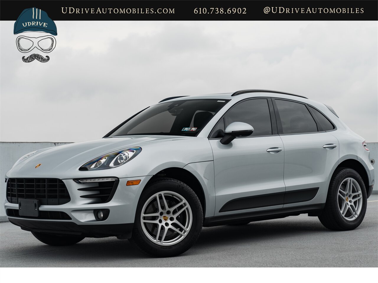 2018 Porsche Macan  Panoramic Roof Porsche Entry and Drive Lane Change Assist Power Seats - Photo 1 - West Chester, PA 19382