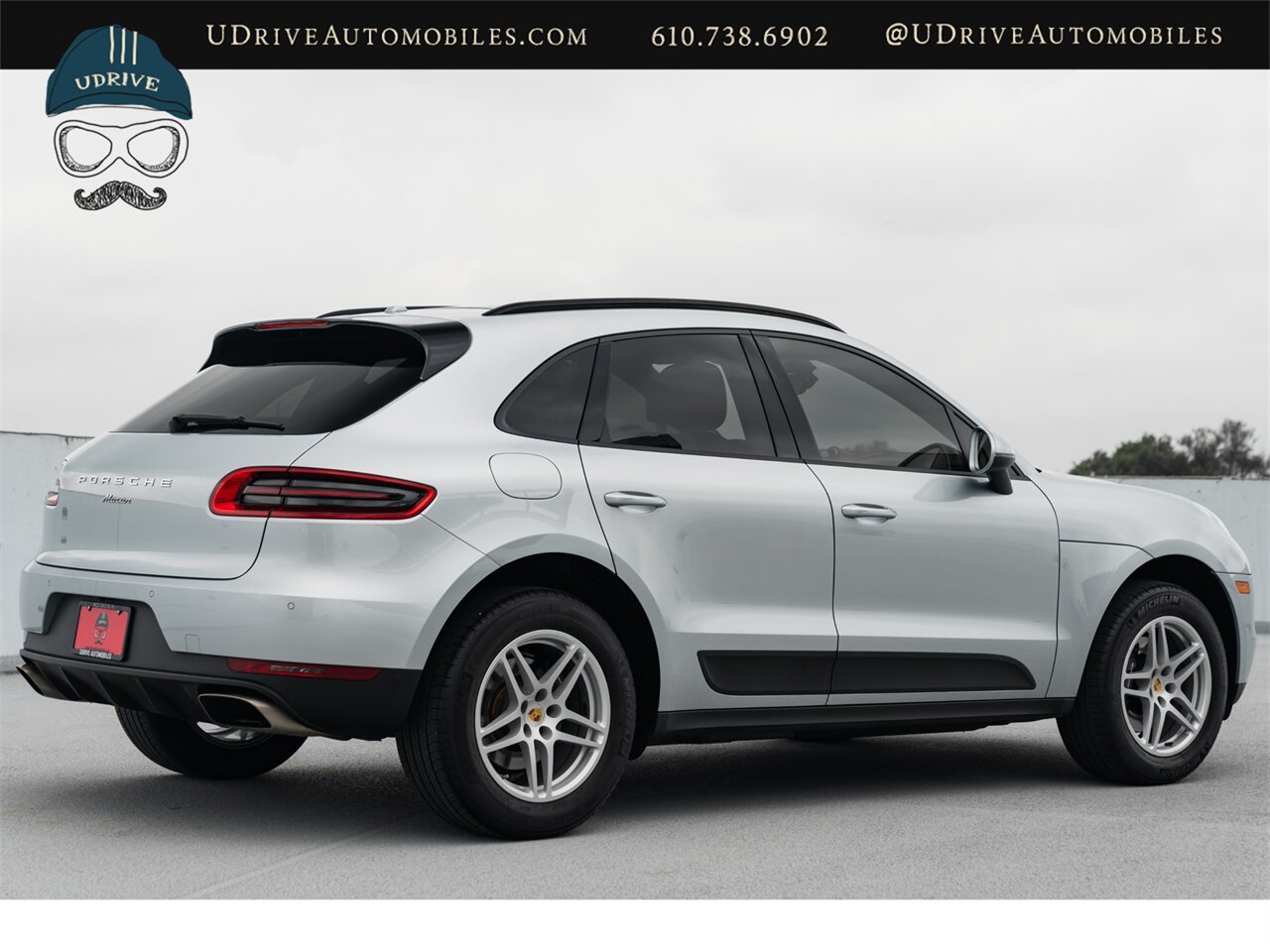 2018 Porsche Macan  Panoramic Roof Porsche Entry and Drive Lane Change Assist Power Seats - Photo 20 - West Chester, PA 19382