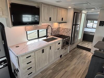 2024 Forest River Sunseeker 3010DS   - Photo 13 - Santa Fe Springs, CA 90670