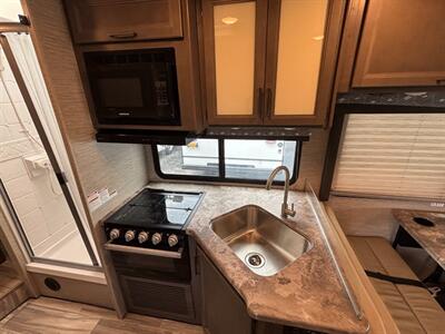 2024 Thor Four Winds 28A   - Photo 15 - Santa Fe Springs, CA 90670