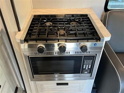 2023 Forest River Sunseeker 3250DSLE   - Photo 21 - Santa Fe Springs, CA 90670