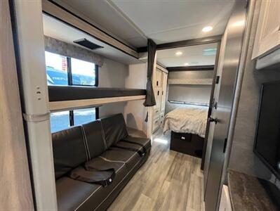 2023 Forest River Sunseeker 3250DSLE   - Photo 23 - Santa Fe Springs, CA 90670