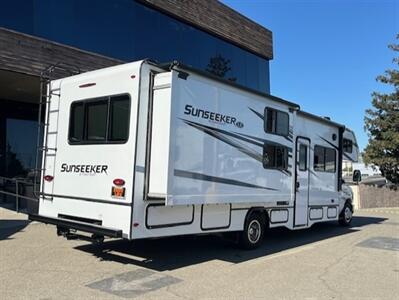 2023 Forest River Sunseeker 3250DSLE   - Photo 5 - Santa Fe Springs, CA 90670