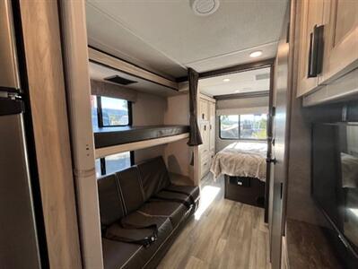 2023 Forest River Sunseeker 3250DSLE   - Photo 24 - Santa Fe Springs, CA 90670
