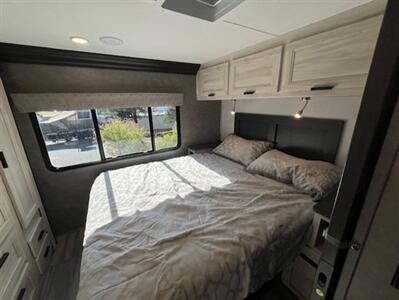2023 Forest River Sunseeker 3250DSLE   - Photo 25 - Santa Fe Springs, CA 90670