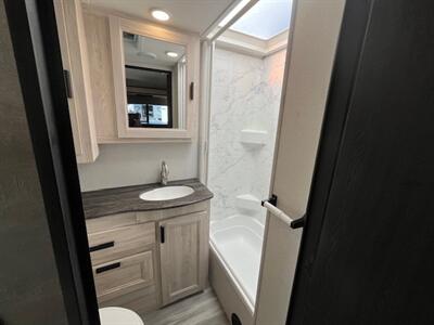 2023 Forest River Sunseeker 3250DSLE   - Photo 29 - Santa Fe Springs, CA 90670