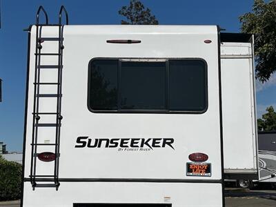 2023 Forest River Sunseeker 3250DSLE   - Photo 6 - Santa Fe Springs, CA 90670