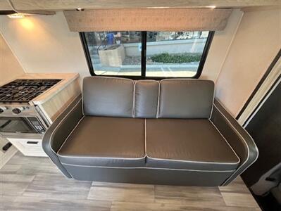 2023 Forest River Sunseeker 3250DSLE   - Photo 15 - Santa Fe Springs, CA 90670