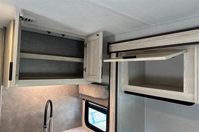 2023 Forest River Sunseeker 3250DSLE   - Photo 21 - Santa Fe Springs, CA 90670