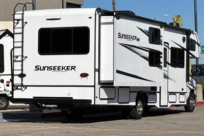 2023 Forest River Sunseeker 3250DSLE   - Photo 3 - Santa Fe Springs, CA 90670
