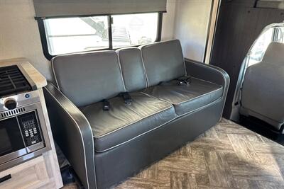 2023 Forest River Sunseeker 3250DSLE   - Photo 40 - Santa Fe Springs, CA 90670