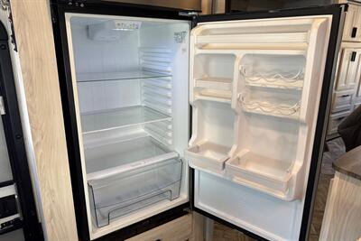 2023 Forest River Sunseeker 3250DSLE   - Photo 23 - Santa Fe Springs, CA 90670