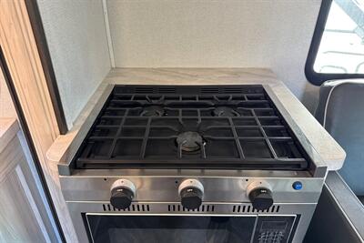 2023 Forest River Sunseeker 3250DSLE   - Photo 19 - Santa Fe Springs, CA 90670