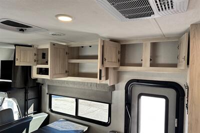 2023 Forest River Sunseeker 3250DSLE   - Photo 15 - Santa Fe Springs, CA 90670