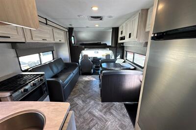 2023 Forest River Sunseeker 3250DSLE   - Photo 39 - Santa Fe Springs, CA 90670