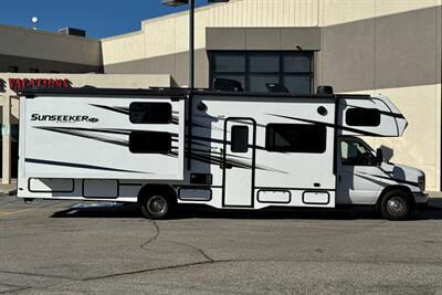 2023 Forest River Sunseeker 3250DSLE   - Photo 2 - Santa Fe Springs, CA 90670