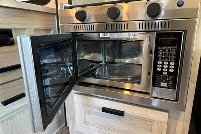 2023 Forest River Sunseeker 3250DSLE   - Photo 20 - Santa Fe Springs, CA 90670